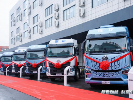 明星燃气卡车亮相西安乘龙之夜，高效低耗获卡友盛赞