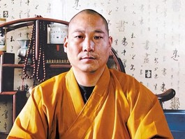 10年前实名举报师父释永信的释延鲁，如今过得如何？