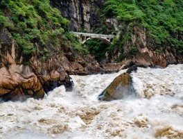 七八月份适合去哪里玩？这8个地方美景繁多、山水精妙