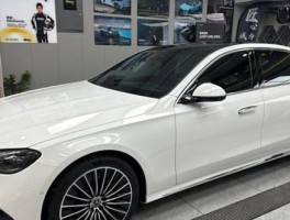 车主购豪华白色奔驰两周后，为何转而爱上黑色？