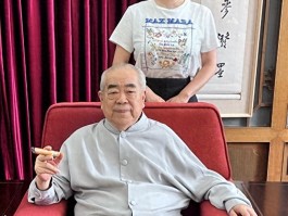 反转！范曾继子范一夫急忙发声，妻子徐萌打扮疑似已怀孕？