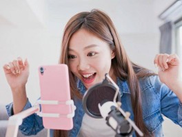 刚做直播，用手机还是电脑？大师在线解答屏前设备选择