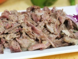 都说狗肉滚三滚神仙站不稳，这么好吃为何不能上桌？