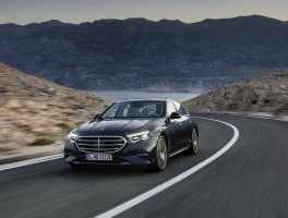 外观内饰升级，加价上市的新款奔驰E级实力究竟几何？