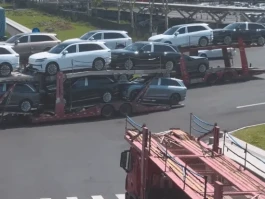 乐道L90卖爆单！合肥工厂拖挂板车接连来运车