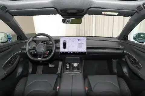 小米su7_小米SU7 跨界造车 _ 年轻人第一台车 
