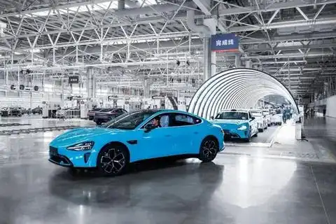 小米su7_ 年轻人第一台车 _小米SU7 跨界造车 