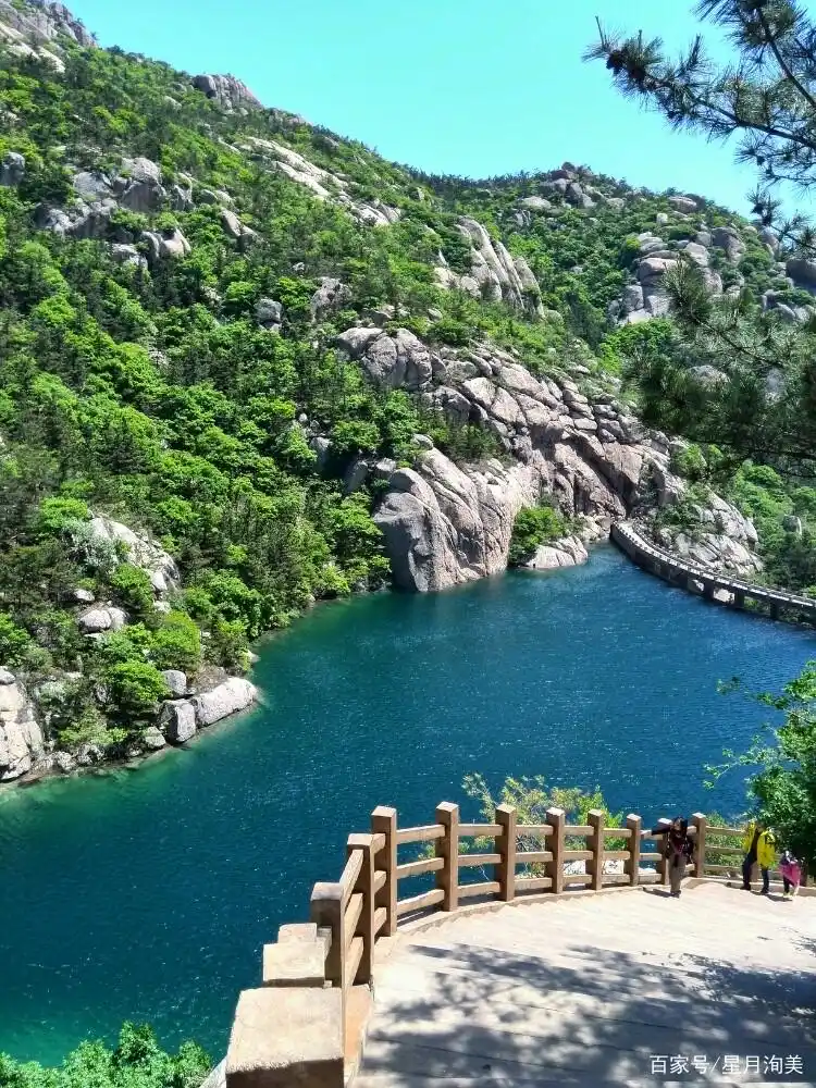 新疆薰衣草旅游_新疆夏季旅游攻略_7-8月份避暑最佳地方