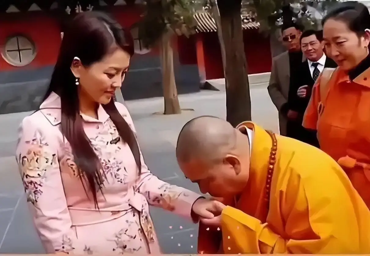 释永信挪用寺院资金与私生子调查_释永信到底是怎样的人_李湘少林寺采访视频争议