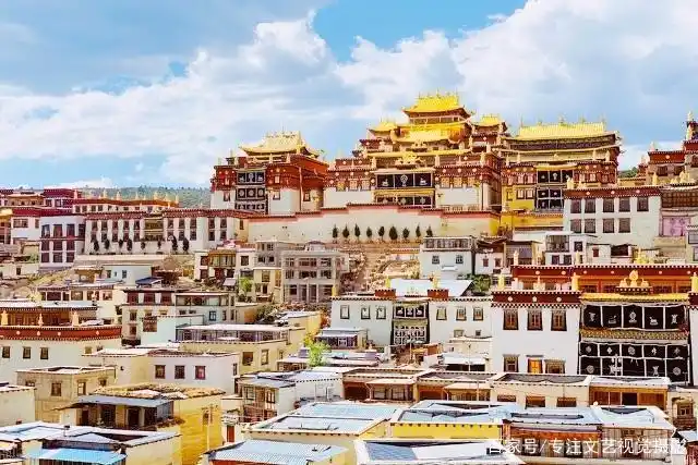 避暑胜地云南香格里拉旅游攻略_雨崩徒步路线攻略_7-8月份避暑最佳地方