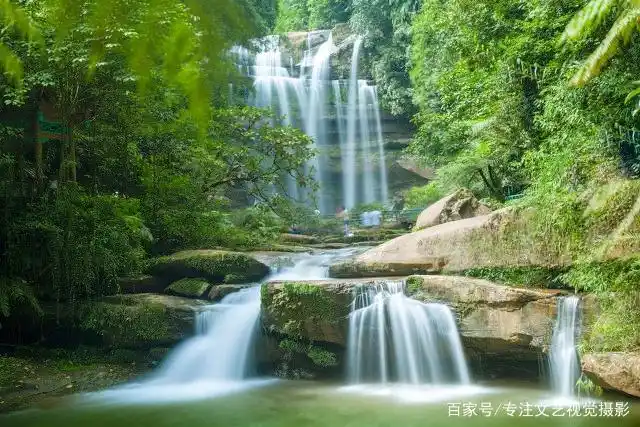 避暑胜地云南香格里拉旅游攻略_7-8月份避暑最佳地方_雨崩徒步路线攻略