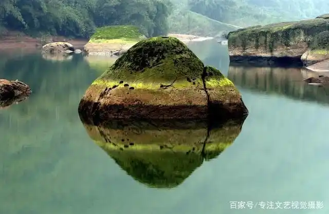 避暑胜地云南香格里拉旅游攻略_7-8月份避暑最佳地方_雨崩徒步路线攻略