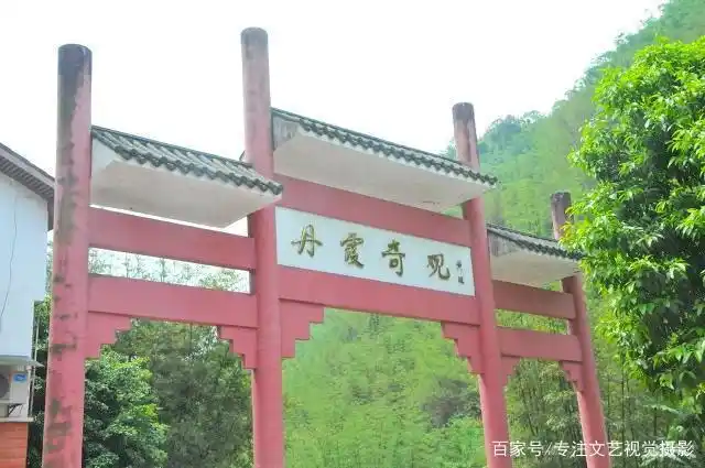 避暑胜地云南香格里拉旅游攻略_雨崩徒步路线攻略_7-8月份避暑最佳地方