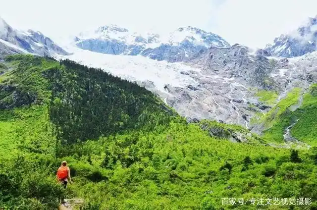 避暑胜地云南香格里拉旅游攻略_雨崩徒步路线攻略_7-8月份避暑最佳地方