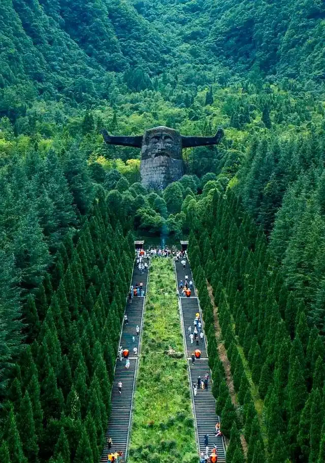 高原地区避暑胜地_夏天气候凉爽旅游胜地_7-8月份避暑最佳地方