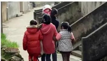 躺平之家_500元月生活费躺平生活_躺平8年河南女子生活