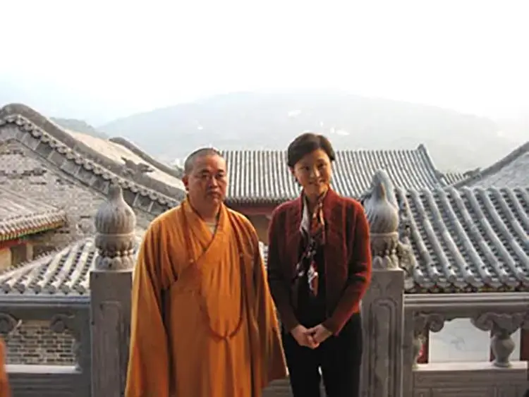 释永信到底是怎样的人_释永信与美女合影事件_少林寺释永信私生活